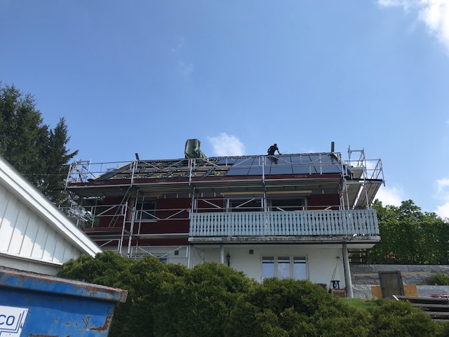 Kombinasjonsprosjekt - nytt tak med integrerte solceller på taket